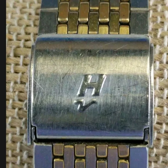 FLASH SALE VINTAGE COLLECTABLE HELBROS WATCH 2 TONE. SEE ALL PICS & INFO ⬇️⬇️